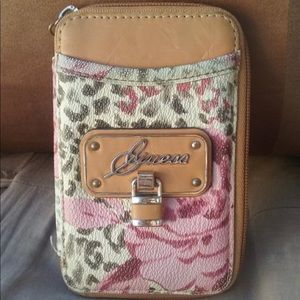 Guess floral zippered wallet 4x6”